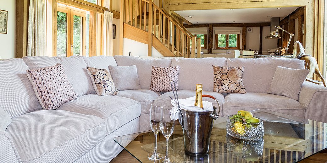 coswshot manor barn - welcomes you