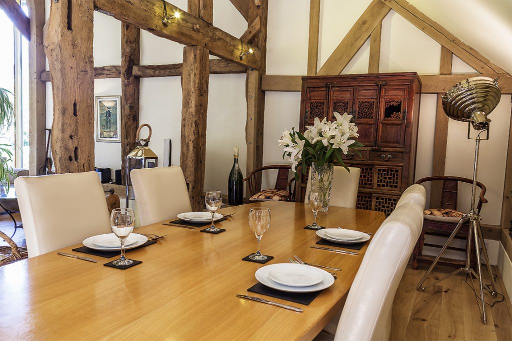 Cowshot Manor barn-dining area3