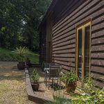 Cowshot Manor barn-outside view 2