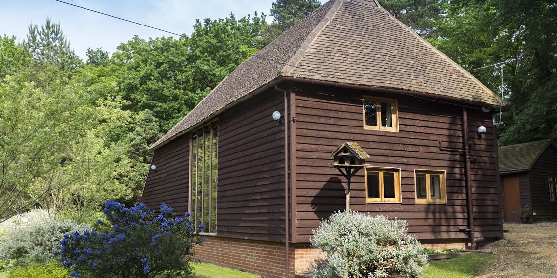 Cowshot Manor barn-side view